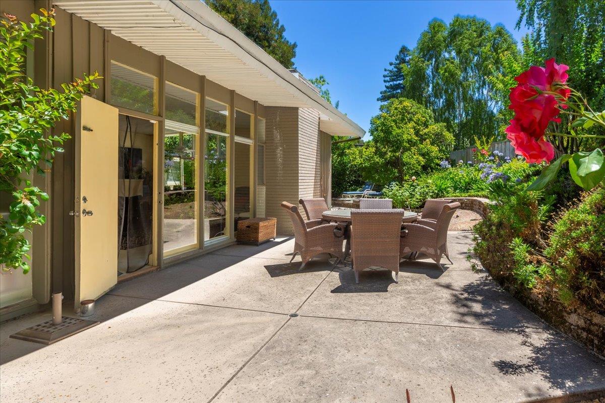 Detail Gallery Image 25 of 32 For 291 La Mesa Dr, Portola Valley,  CA 94028 - 4 Beds | 2 Baths