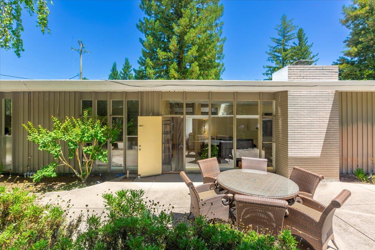 Detail Gallery Image 26 of 32 For 291 La Mesa Dr, Portola Valley,  CA 94028 - 4 Beds | 2 Baths