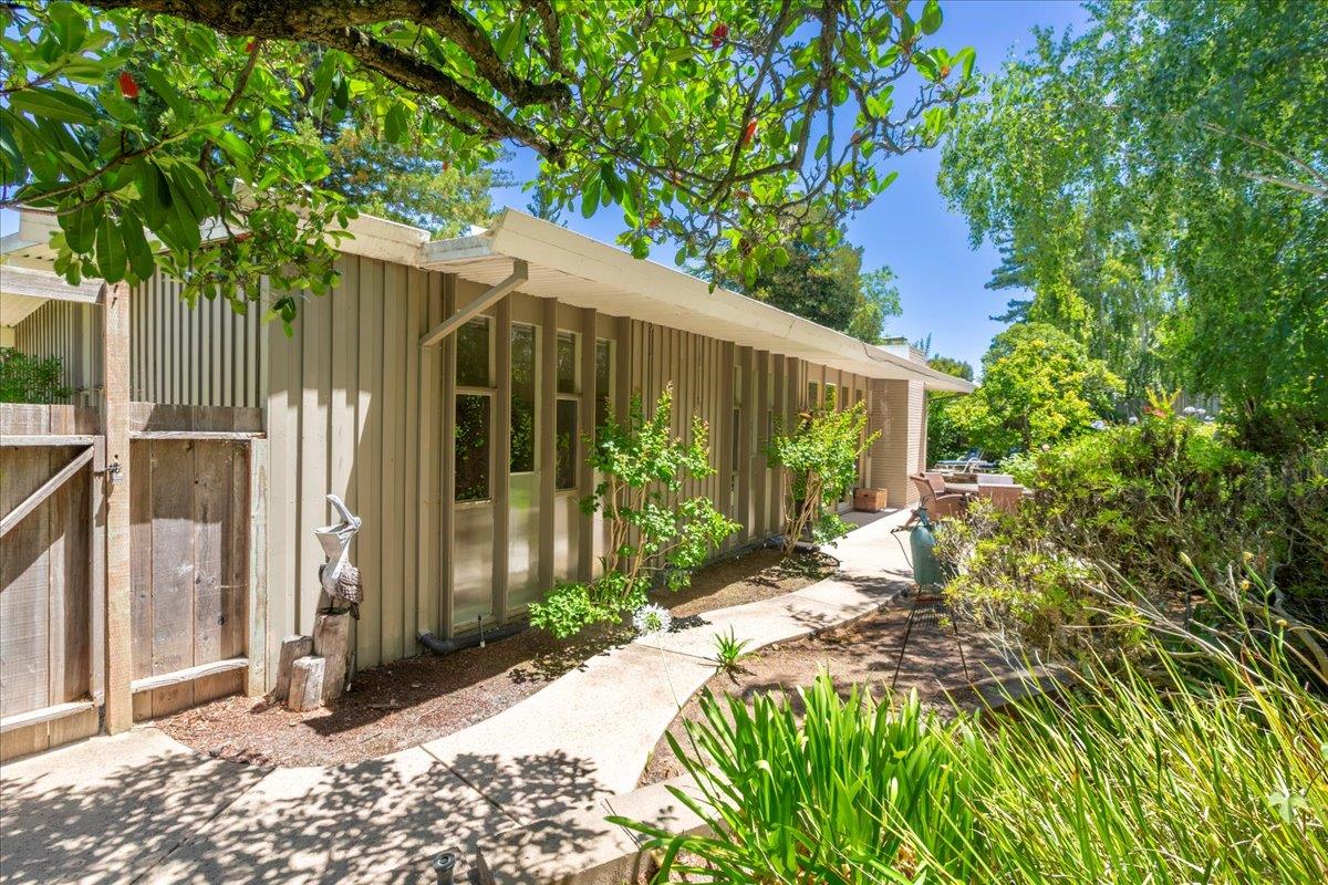 Detail Gallery Image 27 of 32 For 291 La Mesa Dr, Portola Valley,  CA 94028 - 4 Beds | 2 Baths