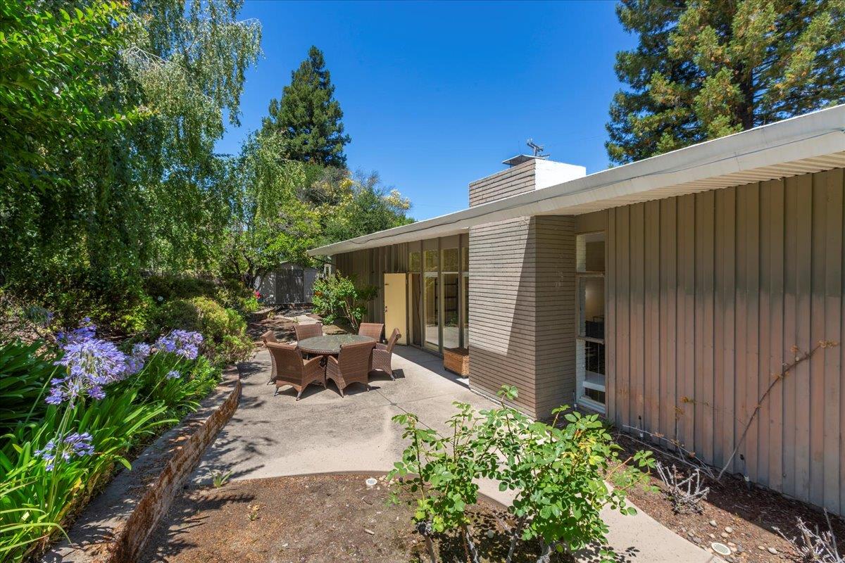 Detail Gallery Image 28 of 32 For 291 La Mesa Dr, Portola Valley,  CA 94028 - 4 Beds | 2 Baths