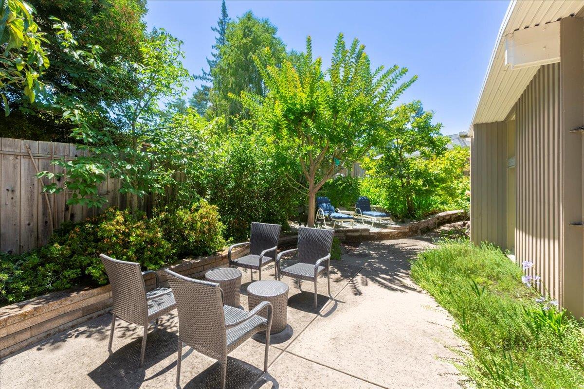Detail Gallery Image 30 of 32 For 291 La Mesa Dr, Portola Valley,  CA 94028 - 4 Beds | 2 Baths