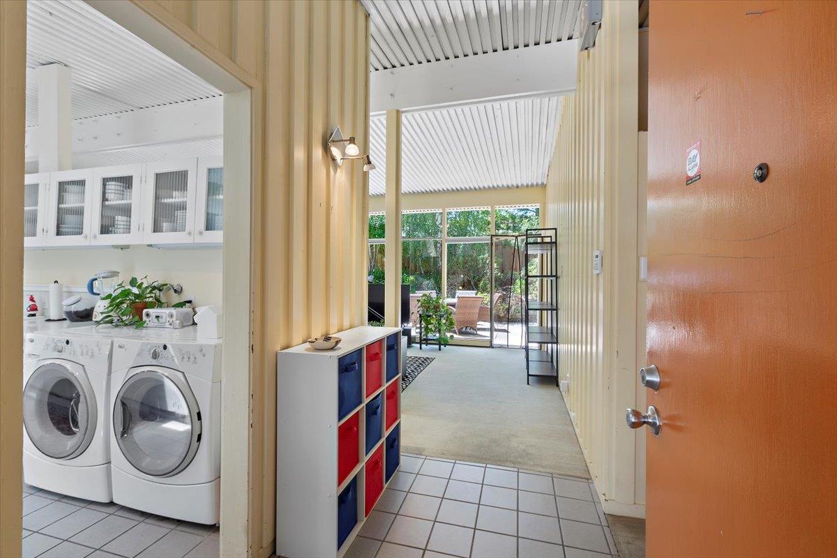 Detail Gallery Image 4 of 32 For 291 La Mesa Dr, Portola Valley,  CA 94028 - 4 Beds | 2 Baths