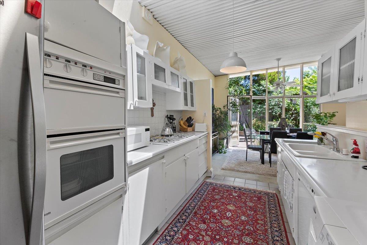Detail Gallery Image 6 of 32 For 291 La Mesa Dr, Portola Valley,  CA 94028 - 4 Beds | 2 Baths