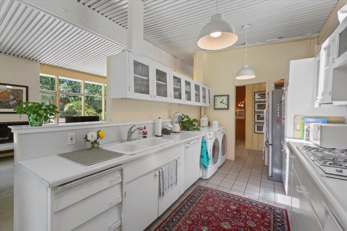 Detail Gallery Image 7 of 32 For 291 La Mesa Dr, Portola Valley,  CA 94028 - 4 Beds | 2 Baths