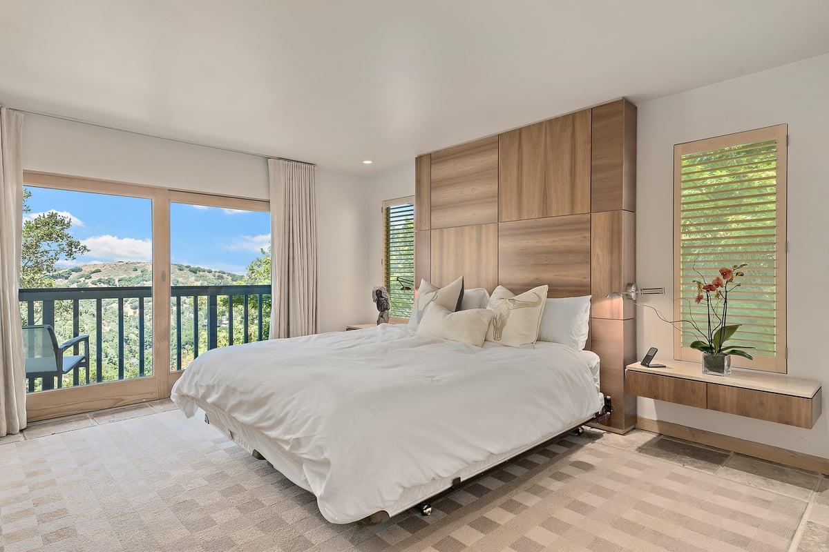 Detail Gallery Image 11 of 26 For 2618 Belmont Canyon Rd, Belmont,  CA 94002 - 4 Beds | 2/2 Baths