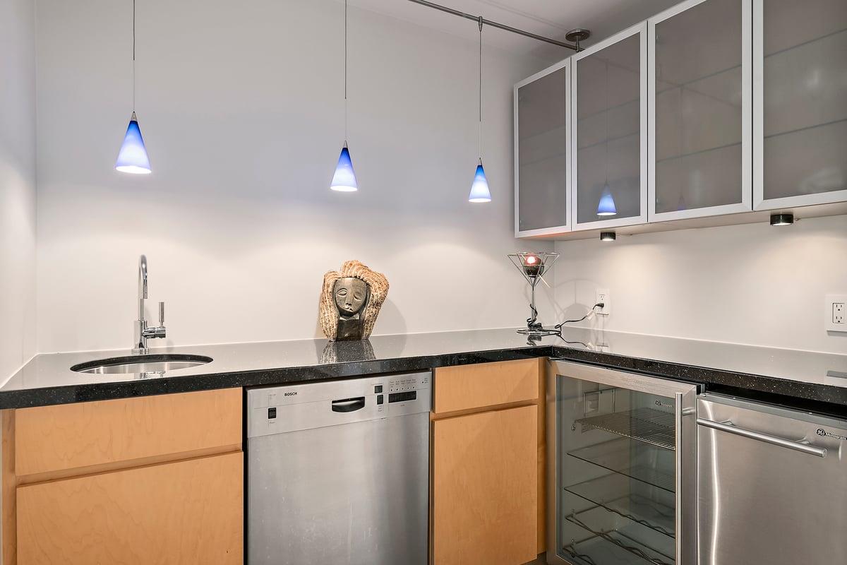 Detail Gallery Image 19 of 26 For 2618 Belmont Canyon Rd, Belmont,  CA 94002 - 4 Beds | 2/2 Baths
