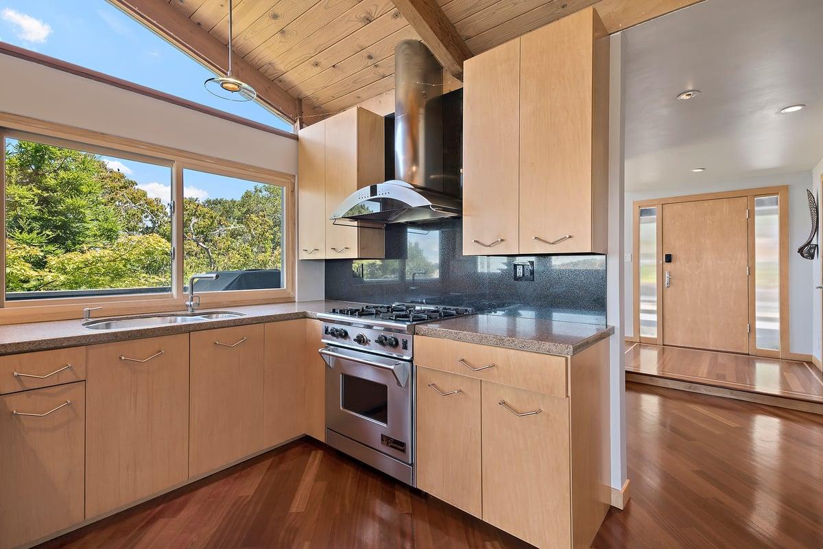 Detail Gallery Image 5 of 26 For 2618 Belmont Canyon Rd, Belmont,  CA 94002 - 4 Beds | 2/2 Baths