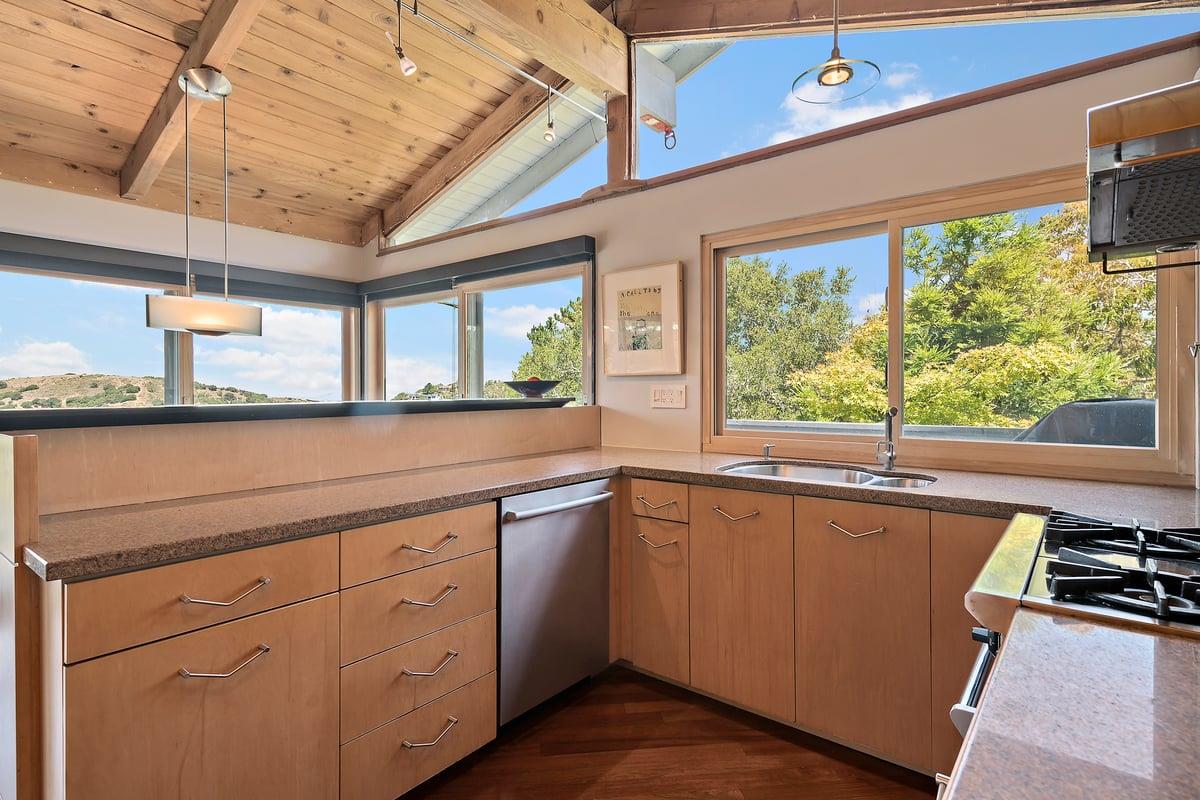 Detail Gallery Image 6 of 26 For 2618 Belmont Canyon Rd, Belmont,  CA 94002 - 4 Beds | 2/2 Baths
