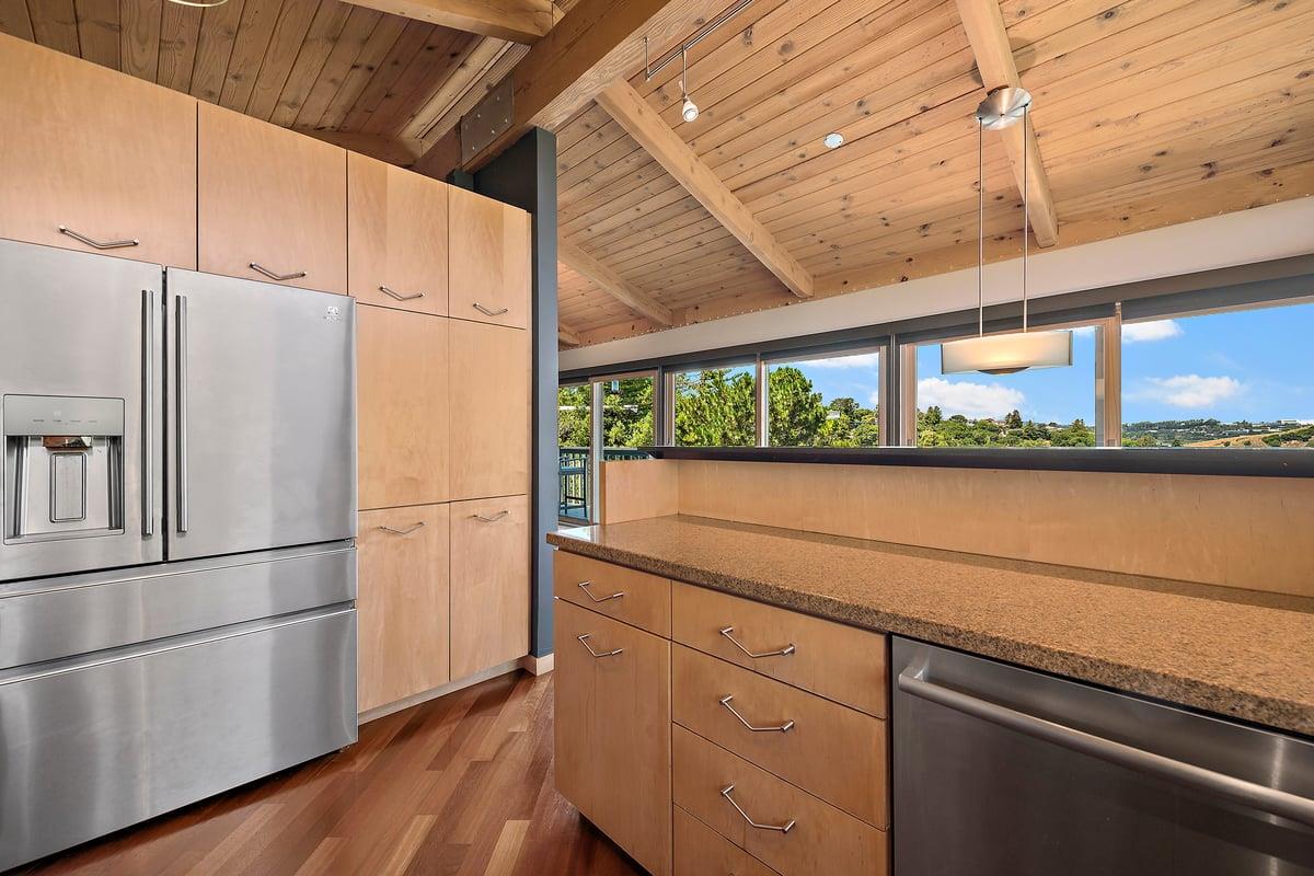 Detail Gallery Image 7 of 26 For 2618 Belmont Canyon Rd, Belmont,  CA 94002 - 4 Beds | 2/2 Baths