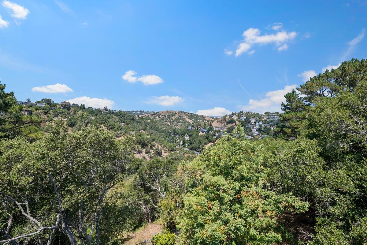 Detail Gallery Image 8 of 26 For 2618 Belmont Canyon Rd, Belmont,  CA 94002 - 4 Beds | 2/2 Baths