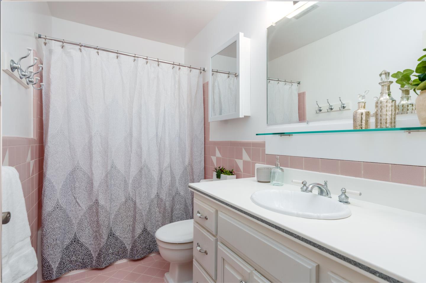 Detail Gallery Image 10 of 16 For 222 Laurel St #211,  San Carlos,  CA 94070 - 2 Beds | 1 Baths