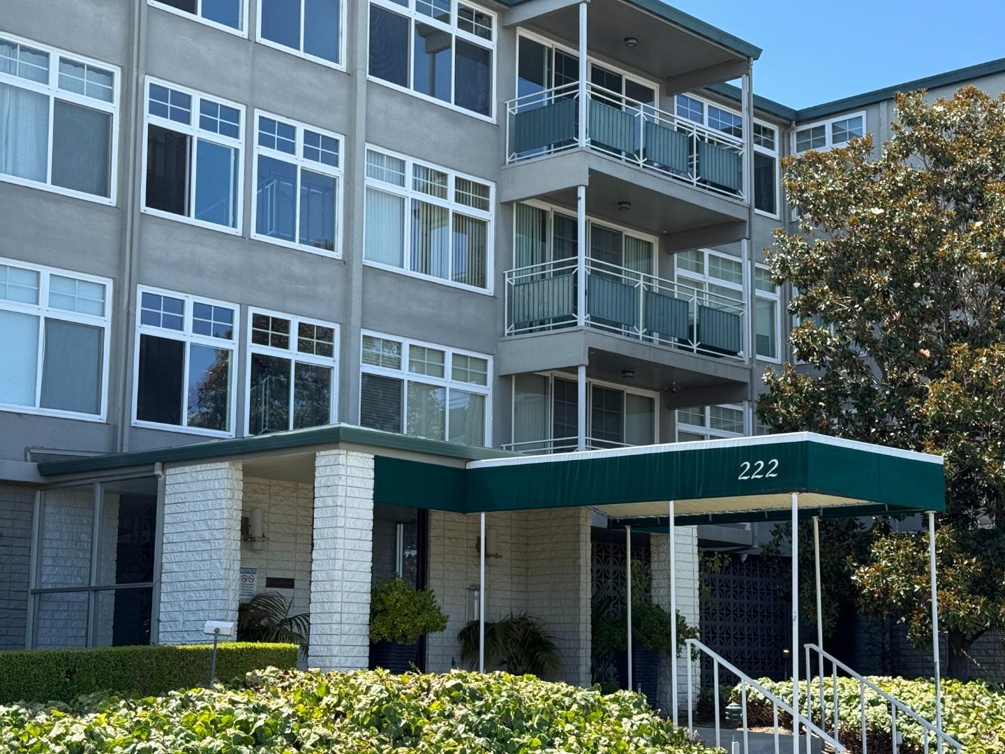 Detail Gallery Image 2 of 16 For 222 Laurel St #211,  San Carlos,  CA 94070 - 2 Beds | 1 Baths