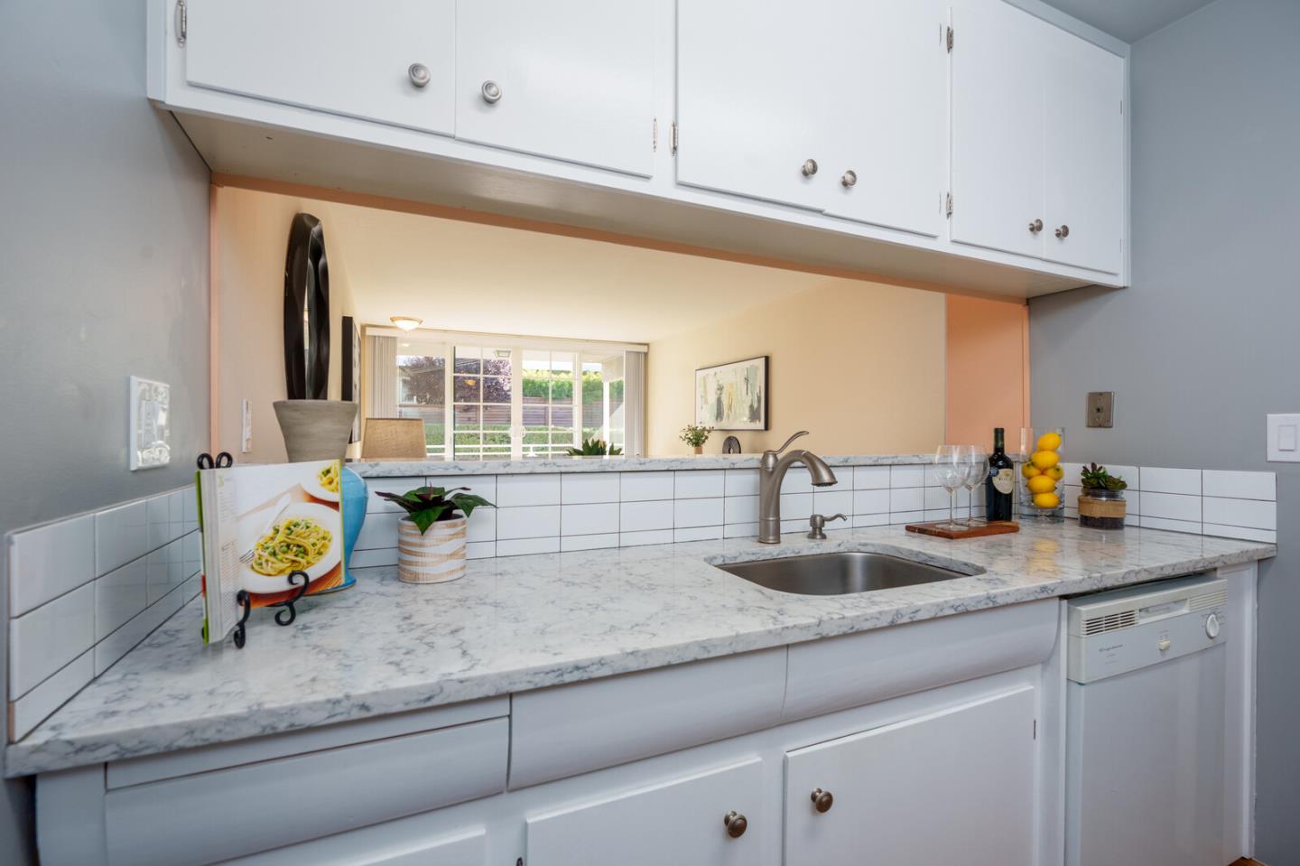 Detail Gallery Image 5 of 16 For 222 Laurel St #211,  San Carlos,  CA 94070 - 2 Beds | 1 Baths