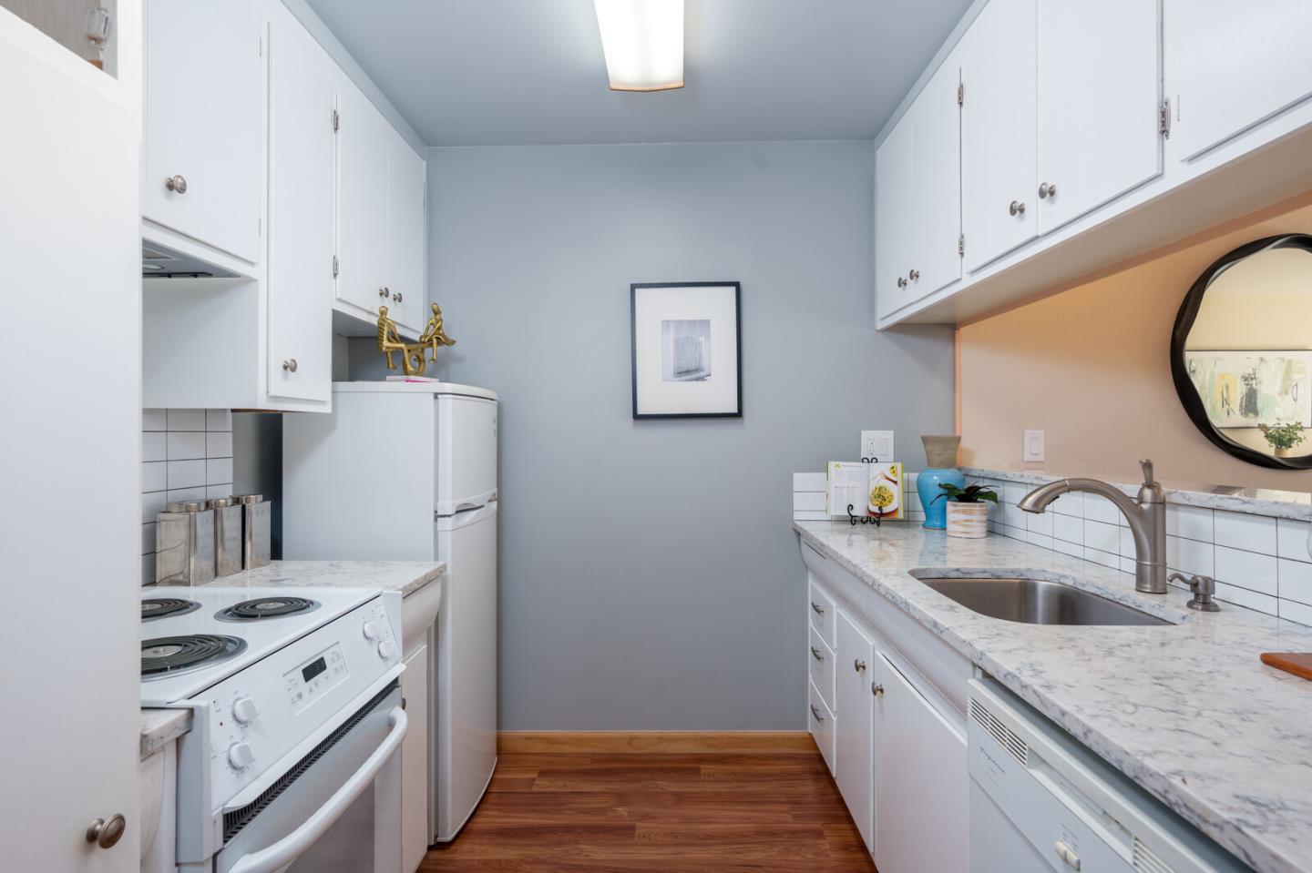 Detail Gallery Image 6 of 16 For 222 Laurel St #211,  San Carlos,  CA 94070 - 2 Beds | 1 Baths