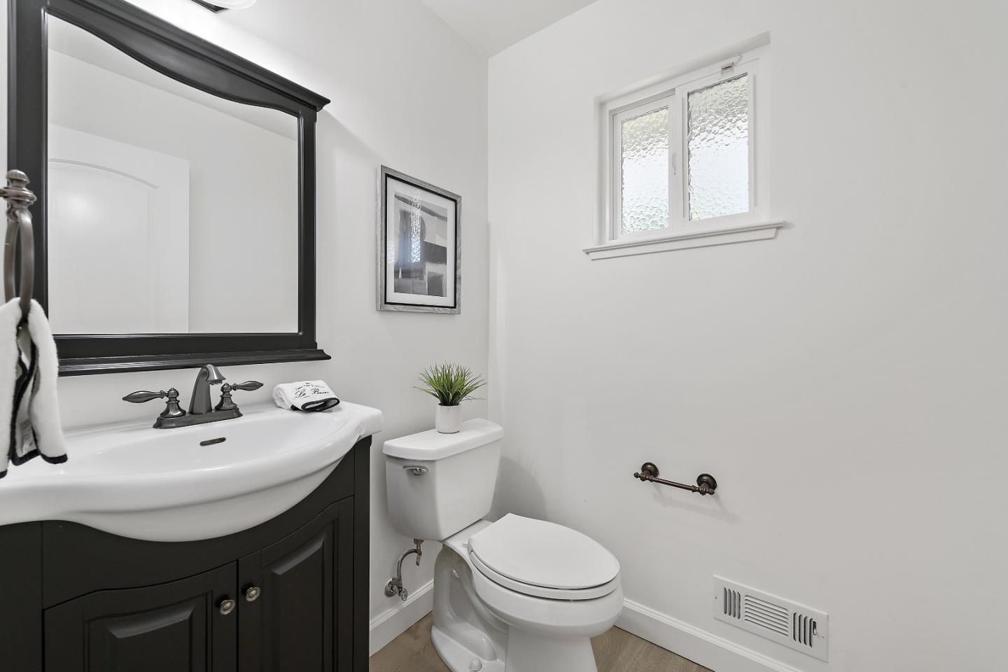 Detail Gallery Image 15 of 38 For 1118 Zinfandel Way, San Jose,  CA 95120 - 4 Beds | 2/1 Baths