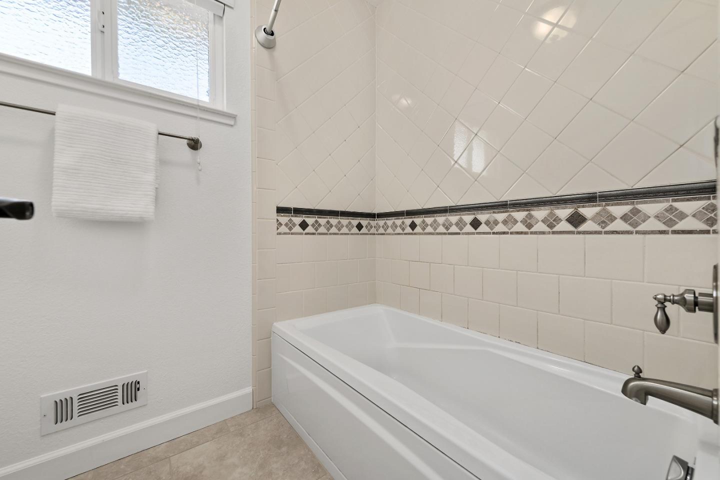 Detail Gallery Image 20 of 38 For 1118 Zinfandel Way, San Jose,  CA 95120 - 4 Beds | 2/1 Baths