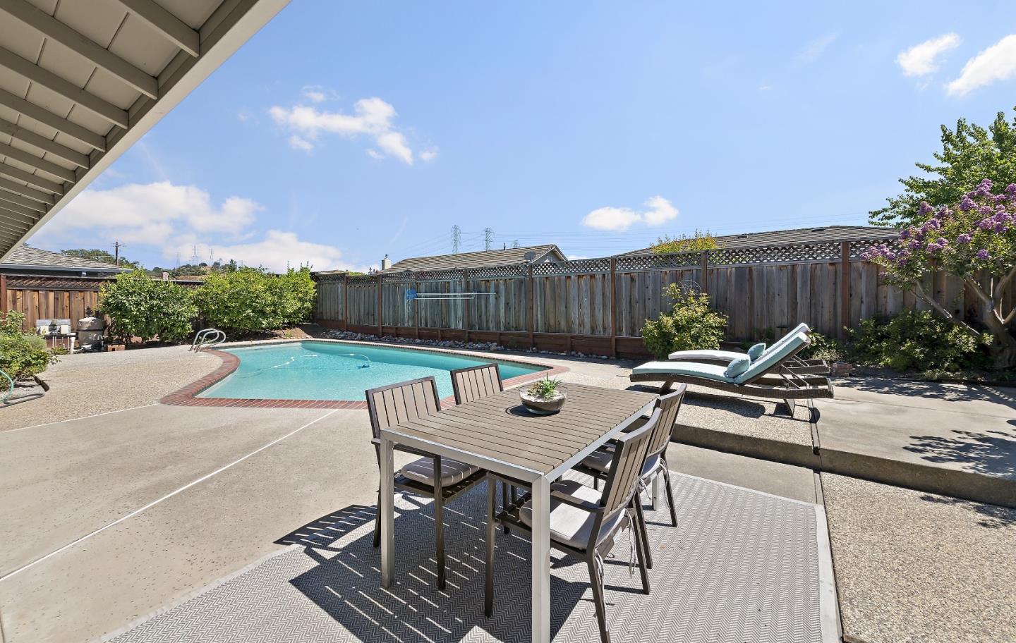 Detail Gallery Image 25 of 38 For 1118 Zinfandel Way, San Jose,  CA 95120 - 4 Beds | 2/1 Baths