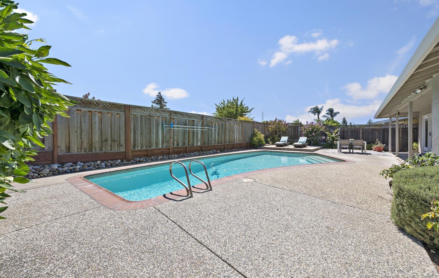 Detail Gallery Image 28 of 38 For 1118 Zinfandel Way, San Jose,  CA 95120 - 4 Beds | 2/1 Baths