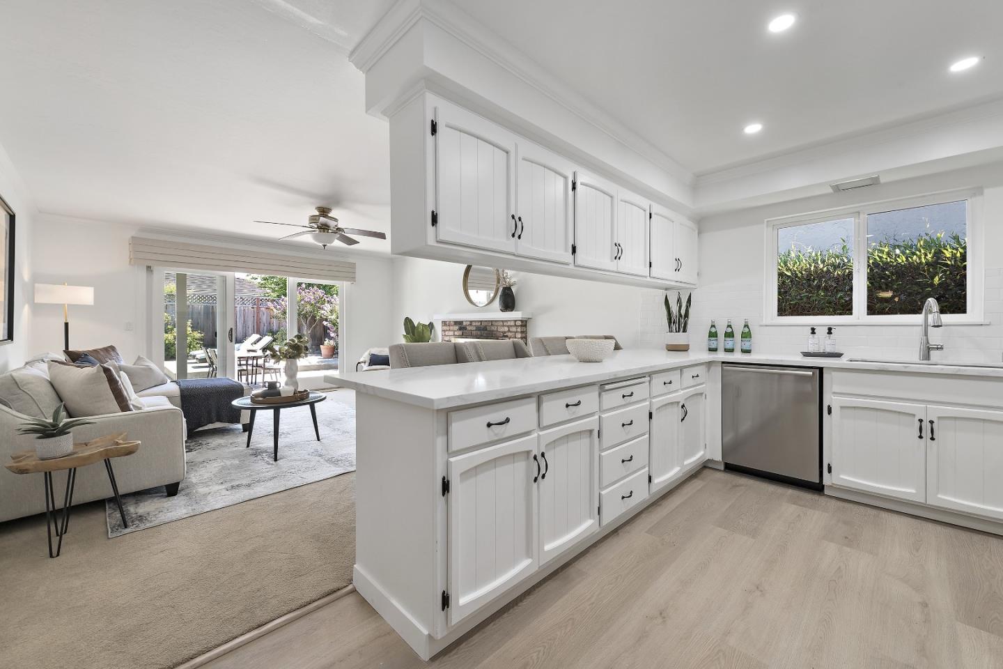 Detail Gallery Image 7 of 38 For 1118 Zinfandel Way, San Jose,  CA 95120 - 4 Beds | 2/1 Baths