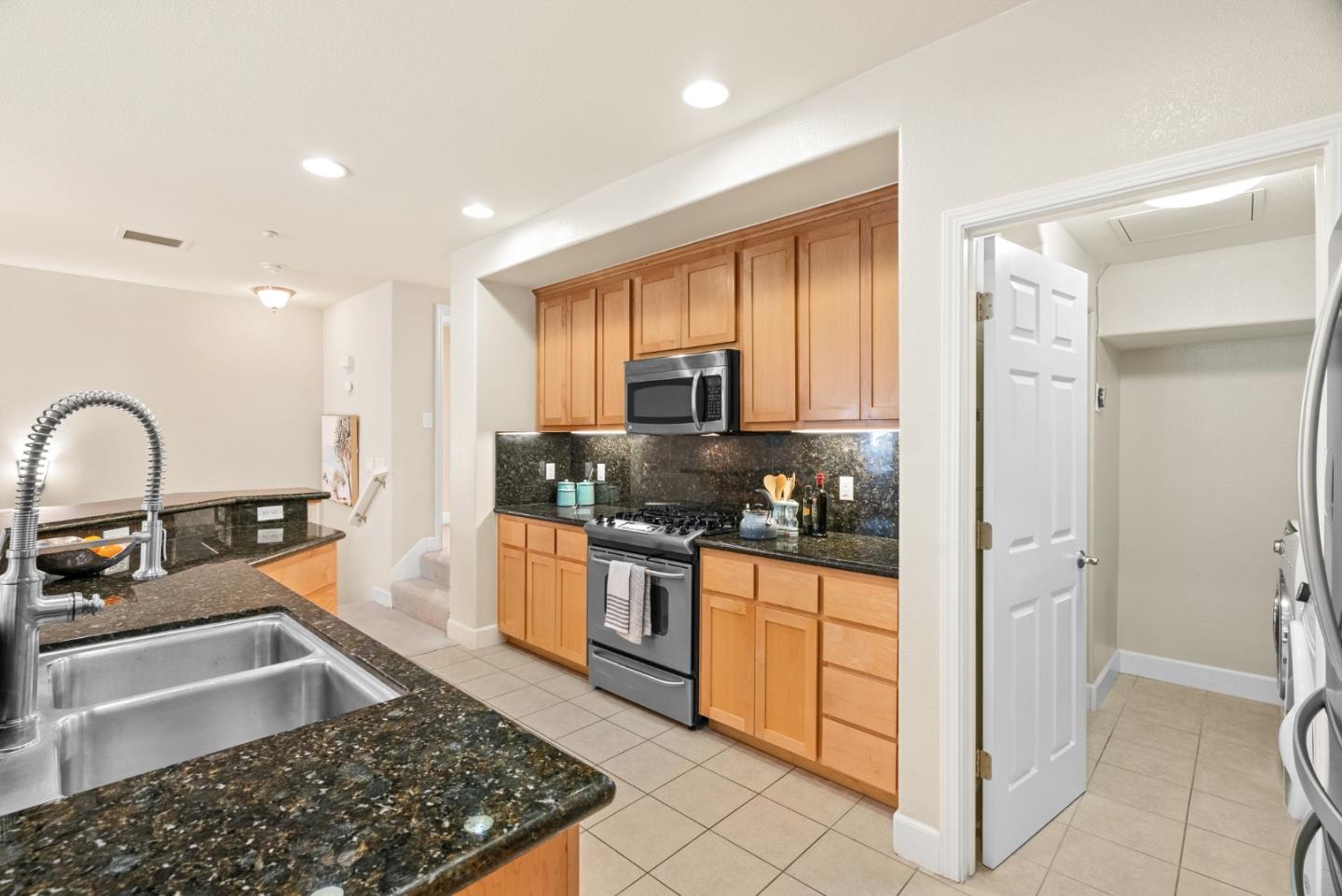 Detail Gallery Image 8 of 26 For 1437 Marcello Dr, San Jose,  CA 95131 - 2 Beds | 2/1 Baths