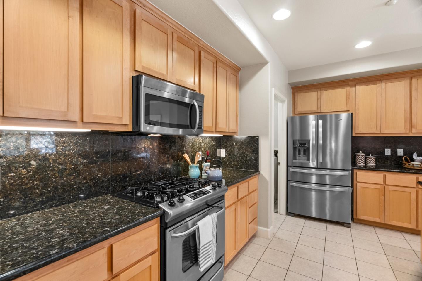 Detail Gallery Image 9 of 26 For 1437 Marcello Dr, San Jose,  CA 95131 - 2 Beds | 2/1 Baths