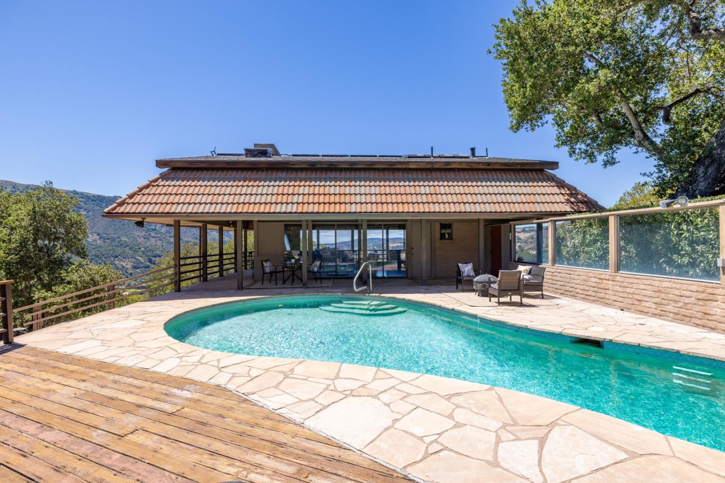 Detail Gallery Image 13 of 17 For 9 De Amaral Rd, Carmel Valley,  CA 93924 - 1 Beds | 2 Baths