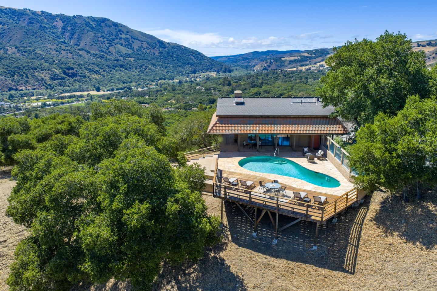 Detail Gallery Image 15 of 17 For 9 De Amaral Rd, Carmel Valley,  CA 93924 - 1 Beds | 2 Baths