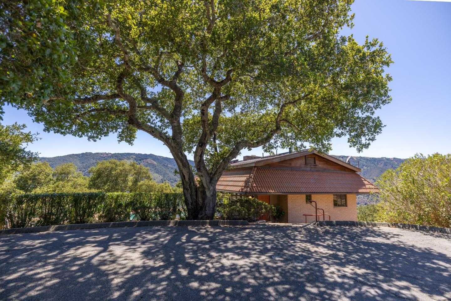 Detail Gallery Image 2 of 17 For 9 De Amaral Rd, Carmel Valley,  CA 93924 - 1 Beds | 2 Baths