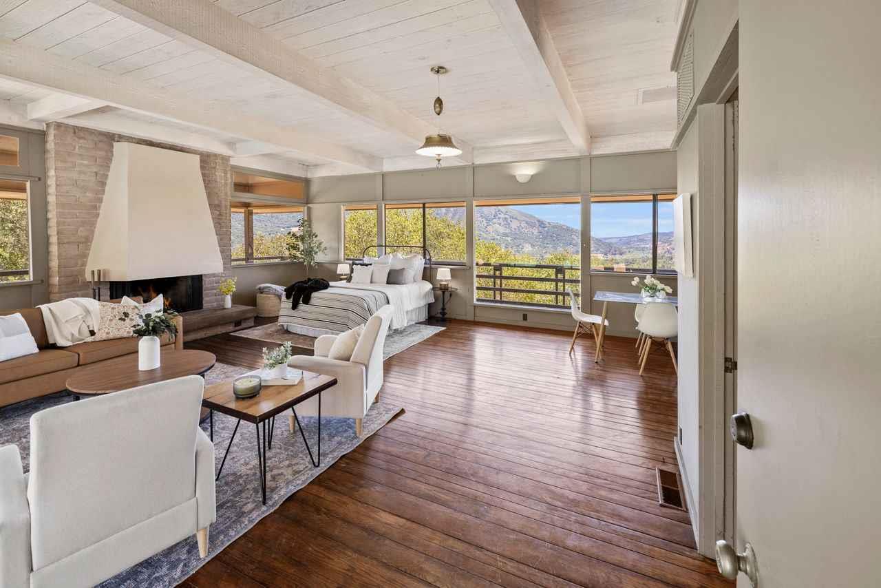 Detail Gallery Image 5 of 17 For 9 De Amaral Rd, Carmel Valley,  CA 93924 - 1 Beds | 2 Baths