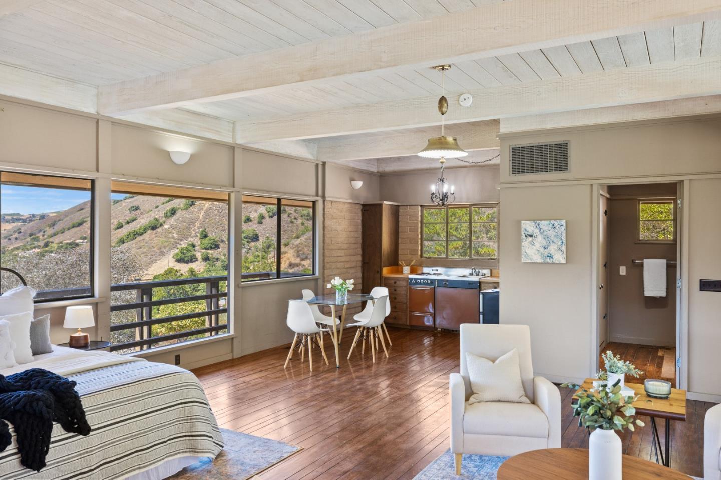 Detail Gallery Image 8 of 17 For 9 De Amaral Rd, Carmel Valley,  CA 93924 - 1 Beds | 2 Baths