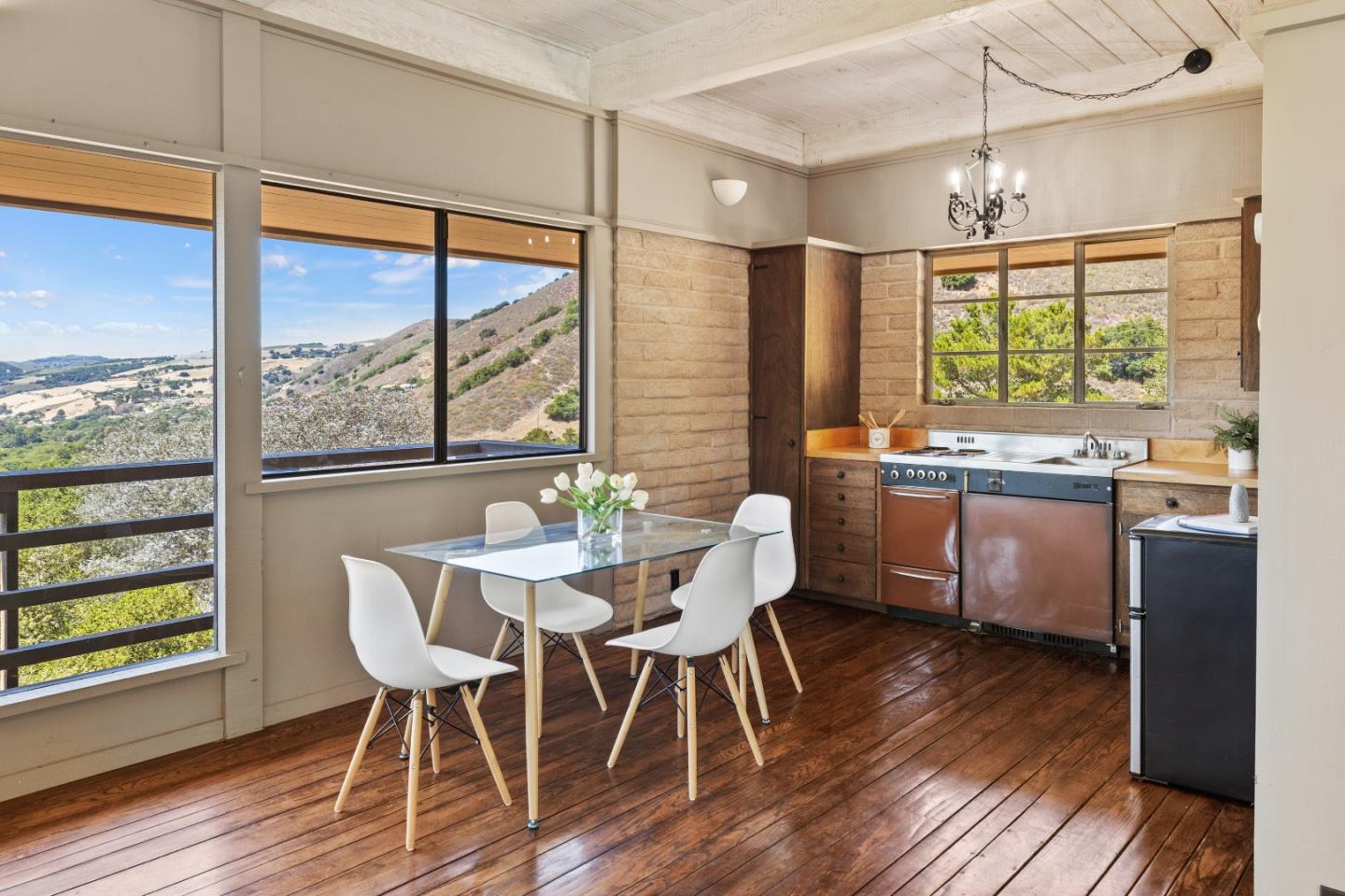 Detail Gallery Image 9 of 17 For 9 De Amaral Rd, Carmel Valley,  CA 93924 - 1 Beds | 2 Baths