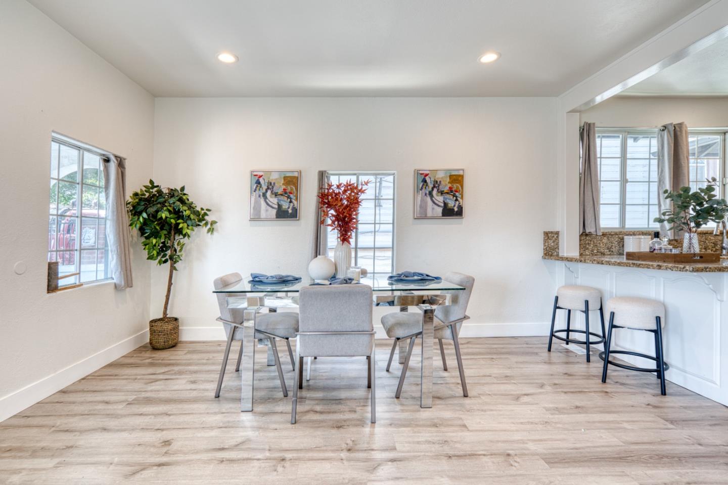 Detail Gallery Image 13 of 38 For 2036 E 20th St, Oakland,  CA 94606 - 4 Beds | 2 Baths