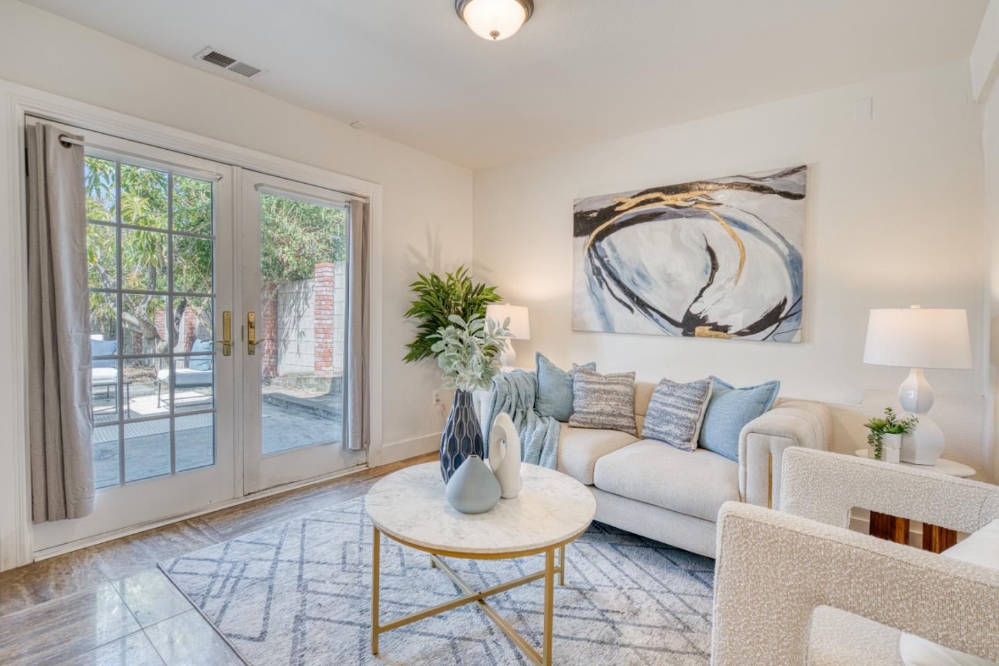Detail Gallery Image 16 of 38 For 2036 E 20th St, Oakland,  CA 94606 - 4 Beds | 2 Baths