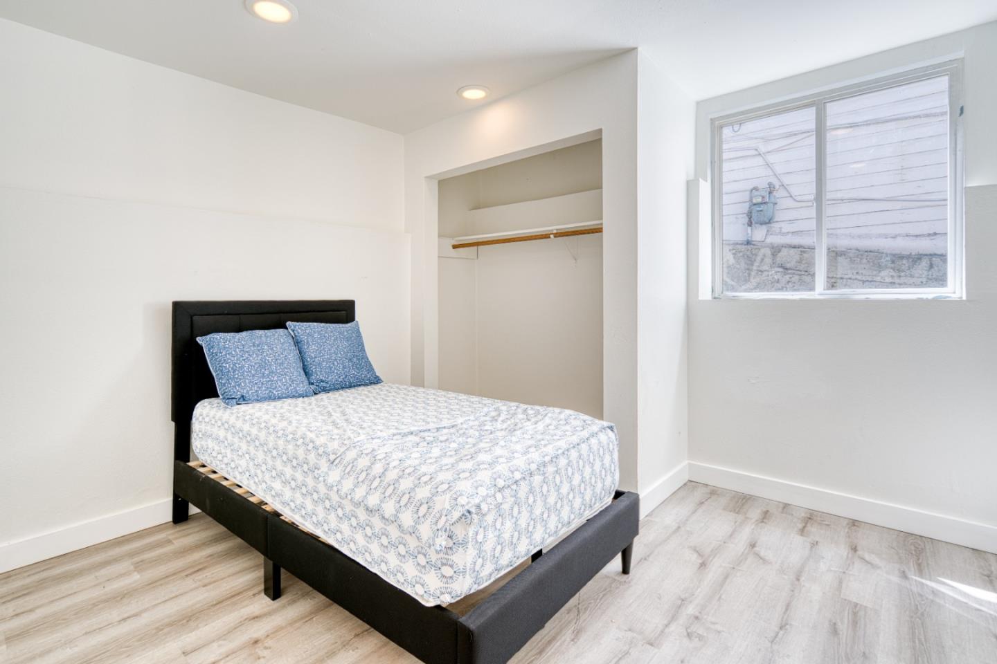 Detail Gallery Image 27 of 38 For 2036 E 20th St, Oakland,  CA 94606 - 4 Beds | 2 Baths