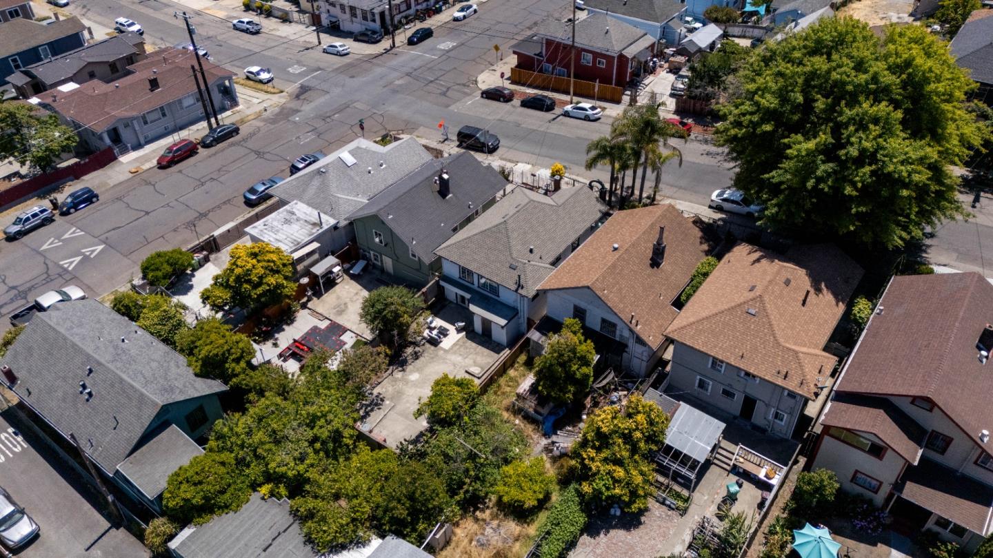 Detail Gallery Image 35 of 38 For 2036 E 20th St, Oakland,  CA 94606 - 4 Beds | 2 Baths