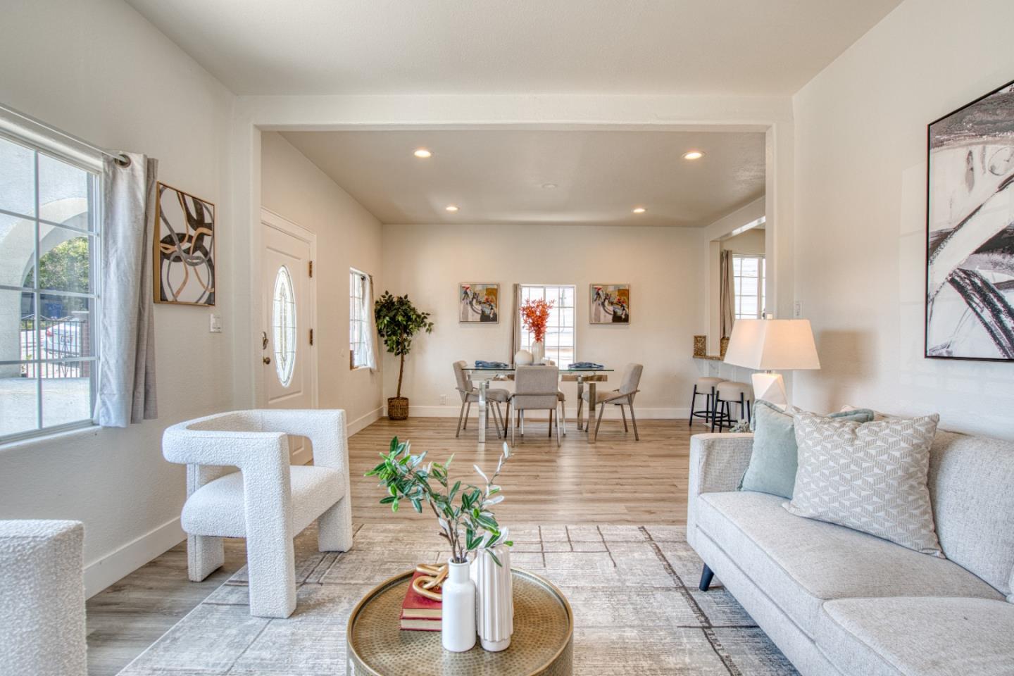 Detail Gallery Image 5 of 38 For 2036 E 20th St, Oakland,  CA 94606 - 4 Beds | 2 Baths