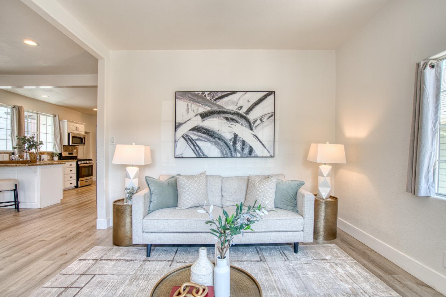 Detail Gallery Image 8 of 38 For 2036 E 20th St, Oakland,  CA 94606 - 4 Beds | 2 Baths