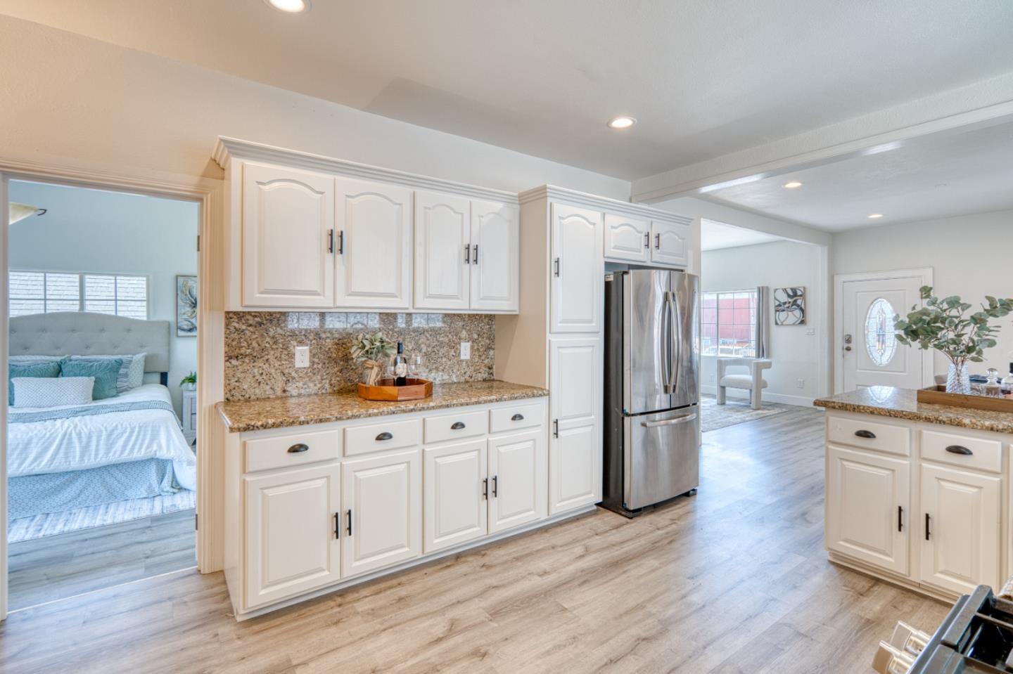 Detail Gallery Image 9 of 38 For 2036 E 20th St, Oakland,  CA 94606 - 4 Beds | 2 Baths