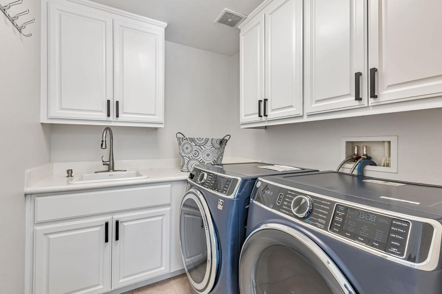Detail Gallery Image 37 of 46 For 841 E River Pkwy, Santa Clara,  CA 95054 - 5 Beds | 3/1 Baths