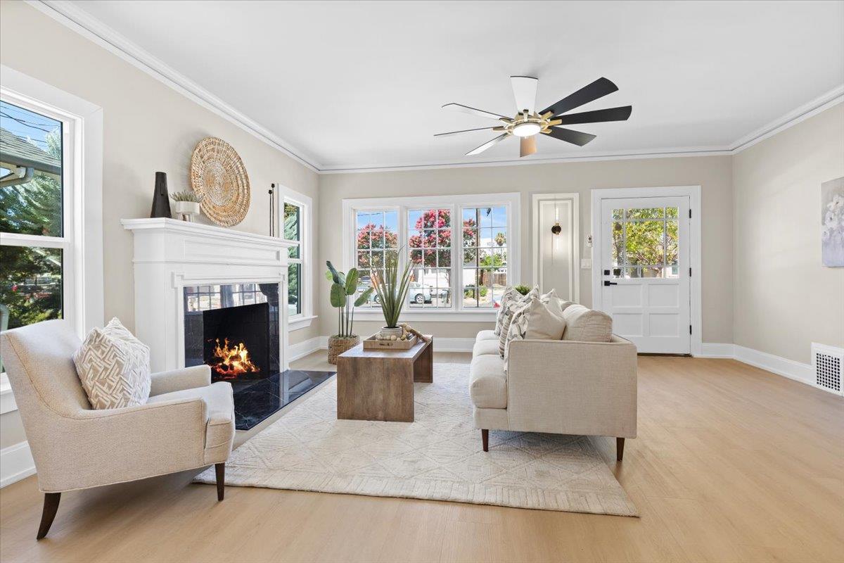 Detail Gallery Image 2 of 44 For 82 Hollywood Ave, San Jose,  CA 95112 - 4 Beds | 2 Baths