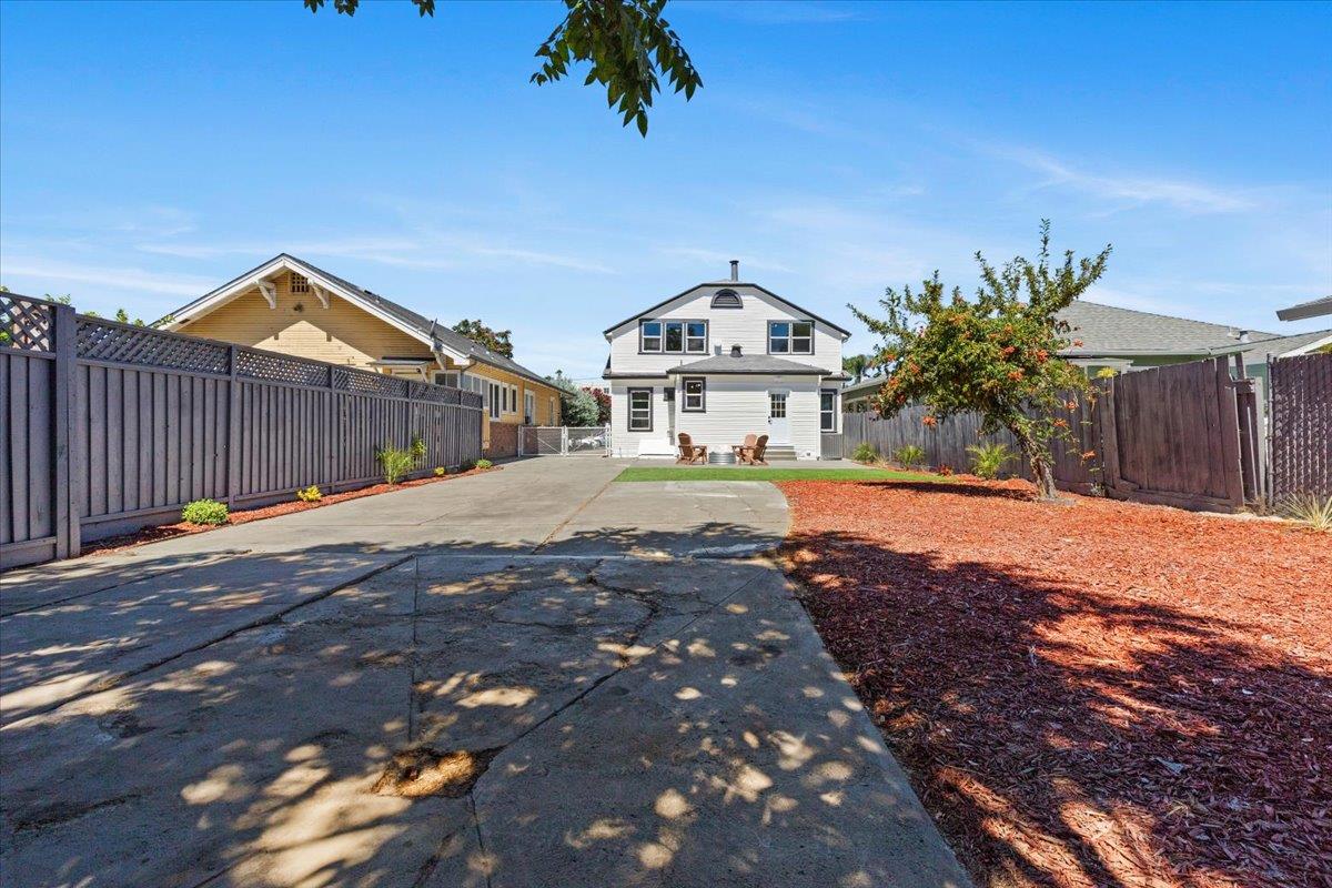 Detail Gallery Image 4 of 44 For 82 Hollywood Ave, San Jose,  CA 95112 - 4 Beds | 2 Baths