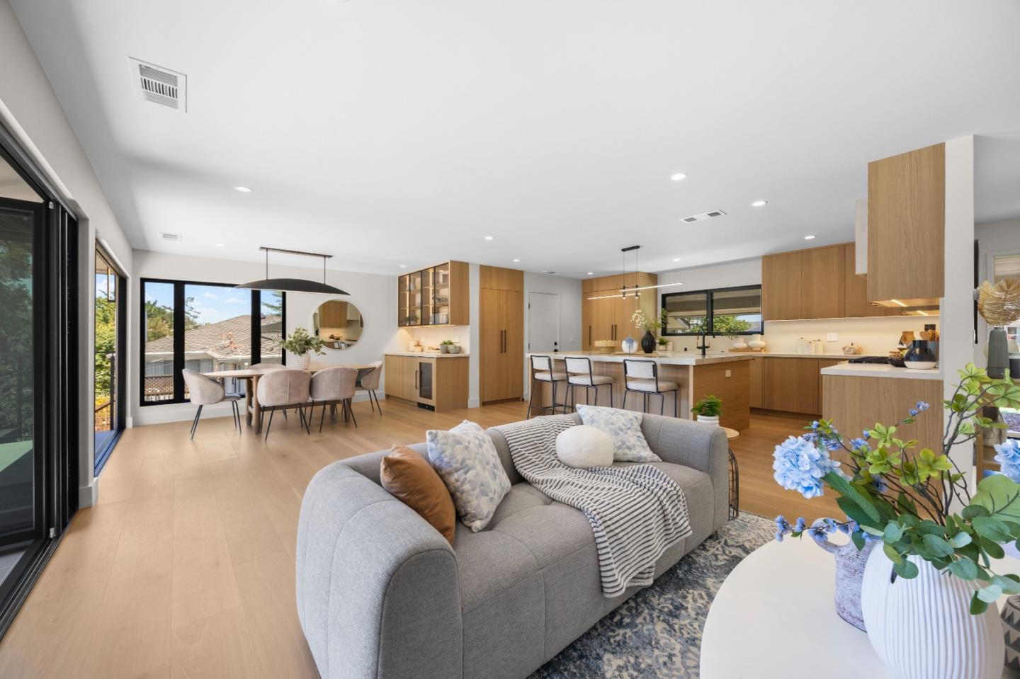 Detail Gallery Image 4 of 47 For 510 Yale Dr, San Mateo,  CA 94402 - 5 Beds | 3/1 Baths