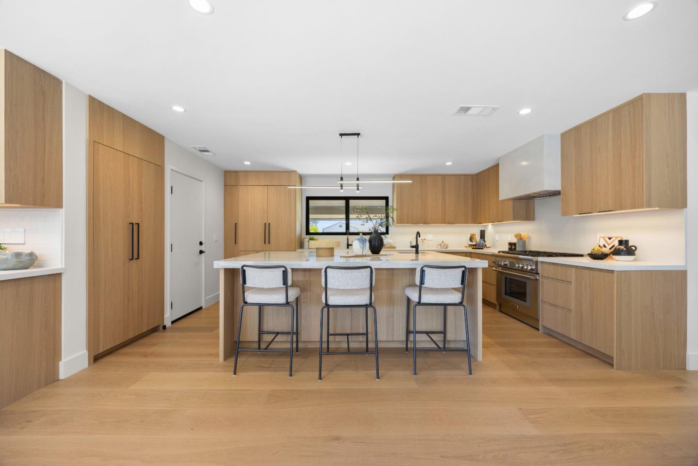 Detail Gallery Image 5 of 47 For 510 Yale Dr, San Mateo,  CA 94402 - 5 Beds | 3/1 Baths
