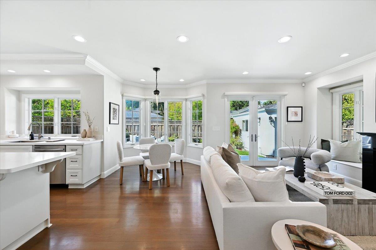 Detail Gallery Image 16 of 62 For 1021 Fife Ave, Palo Alto,  CA 94301 - 4 Beds | 3 Baths