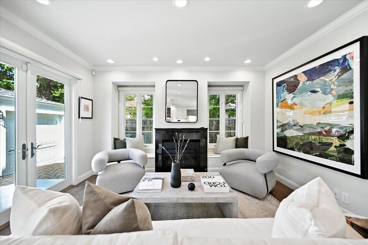 Detail Gallery Image 17 of 62 For 1021 Fife Ave, Palo Alto,  CA 94301 - 4 Beds | 3 Baths