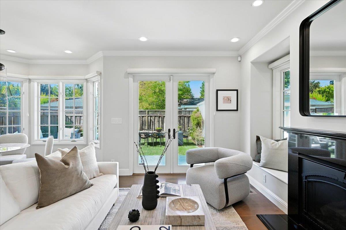 Detail Gallery Image 22 of 62 For 1021 Fife Ave, Palo Alto,  CA 94301 - 4 Beds | 3 Baths