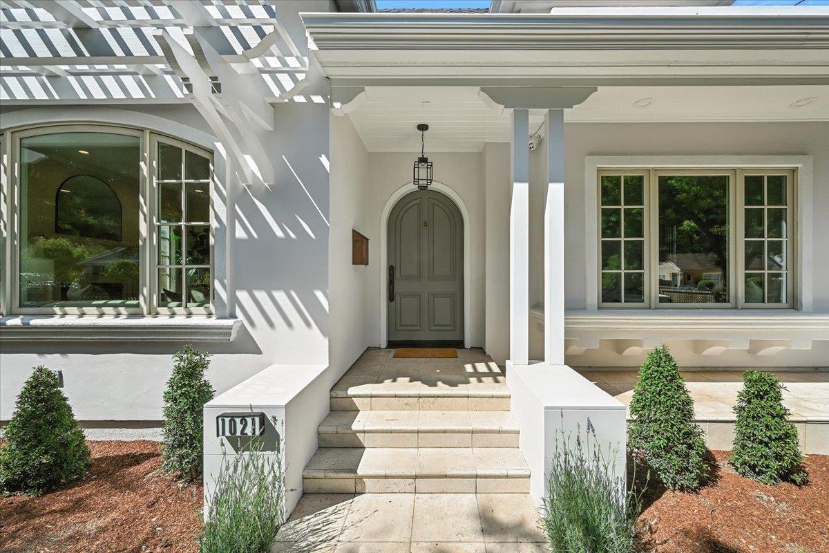 Detail Gallery Image 5 of 62 For 1021 Fife Ave, Palo Alto,  CA 94301 - 4 Beds | 3 Baths