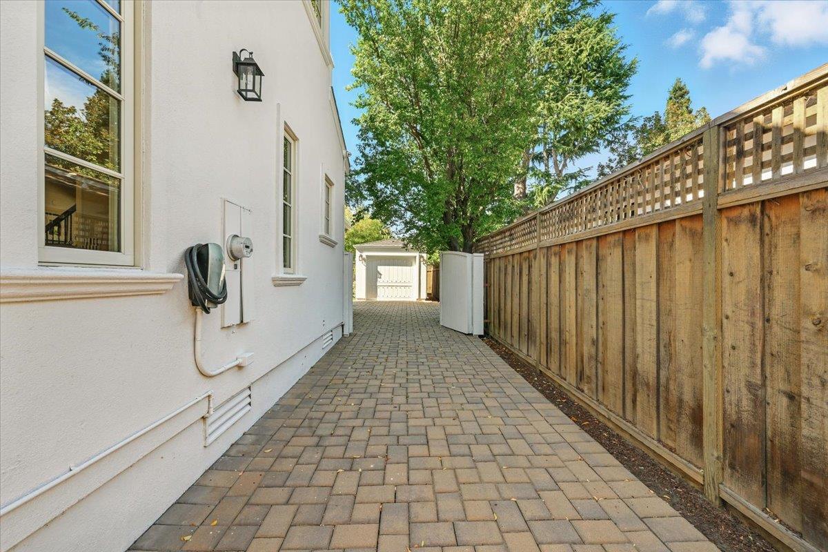 Detail Gallery Image 52 of 62 For 1021 Fife Ave, Palo Alto,  CA 94301 - 4 Beds | 3 Baths