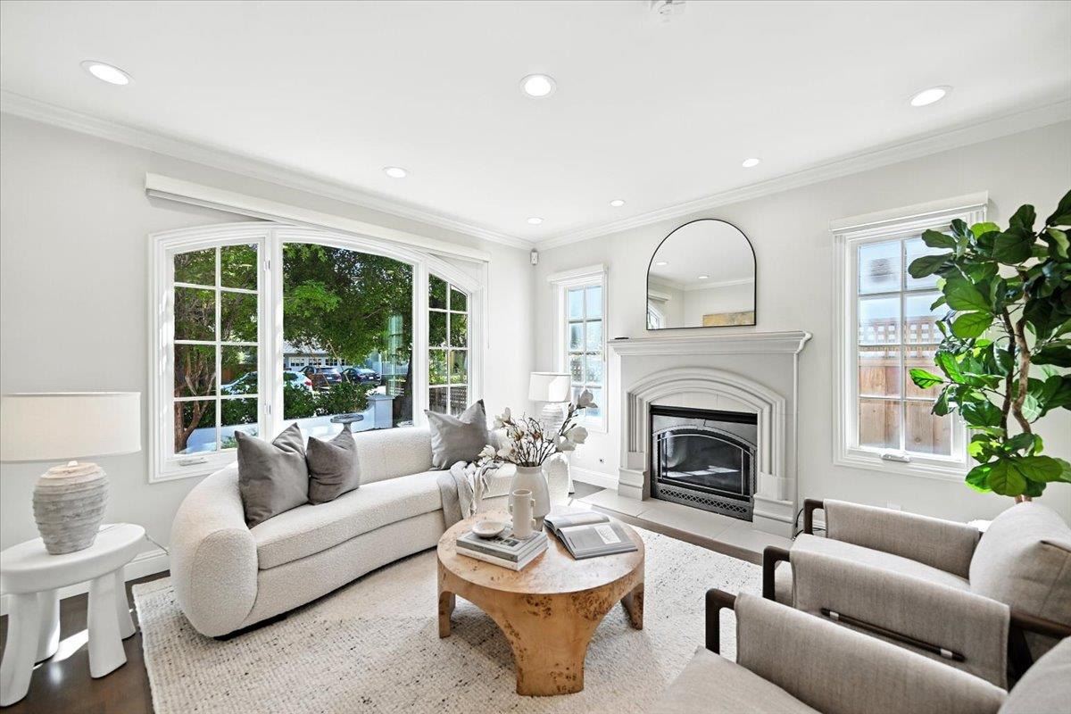 Detail Gallery Image 7 of 62 For 1021 Fife Ave, Palo Alto,  CA 94301 - 4 Beds | 3 Baths