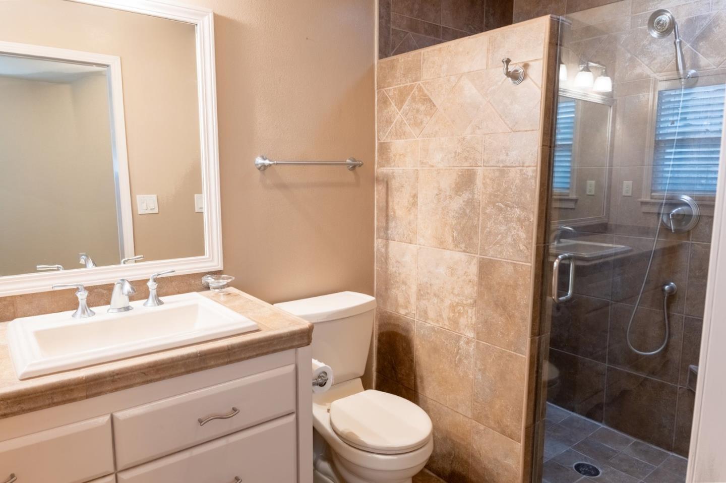 Detail Gallery Image 12 of 17 For 30 Catalina Ave, Salinas,  CA 93901 - 3 Beds | 2 Baths